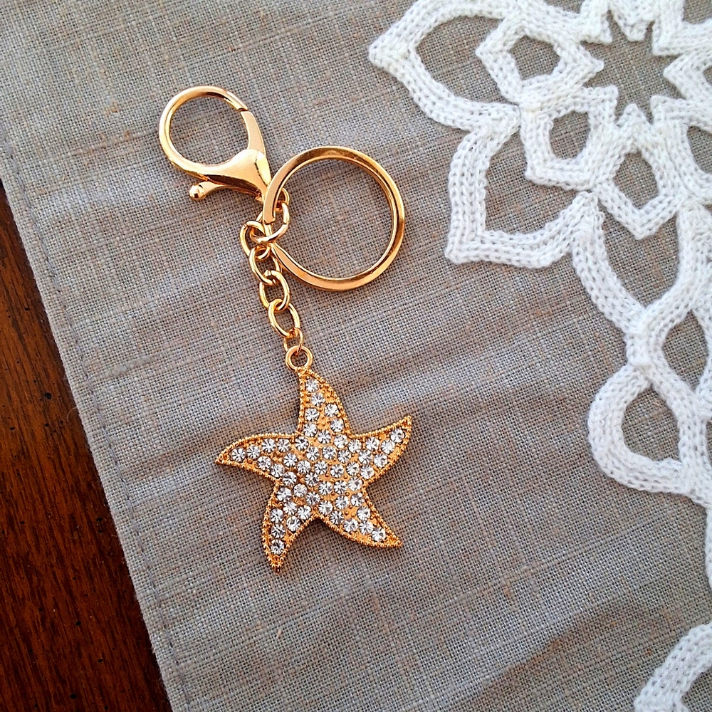 💥SALE💥NEW Starfish Rhinestone White & Gold Keychain